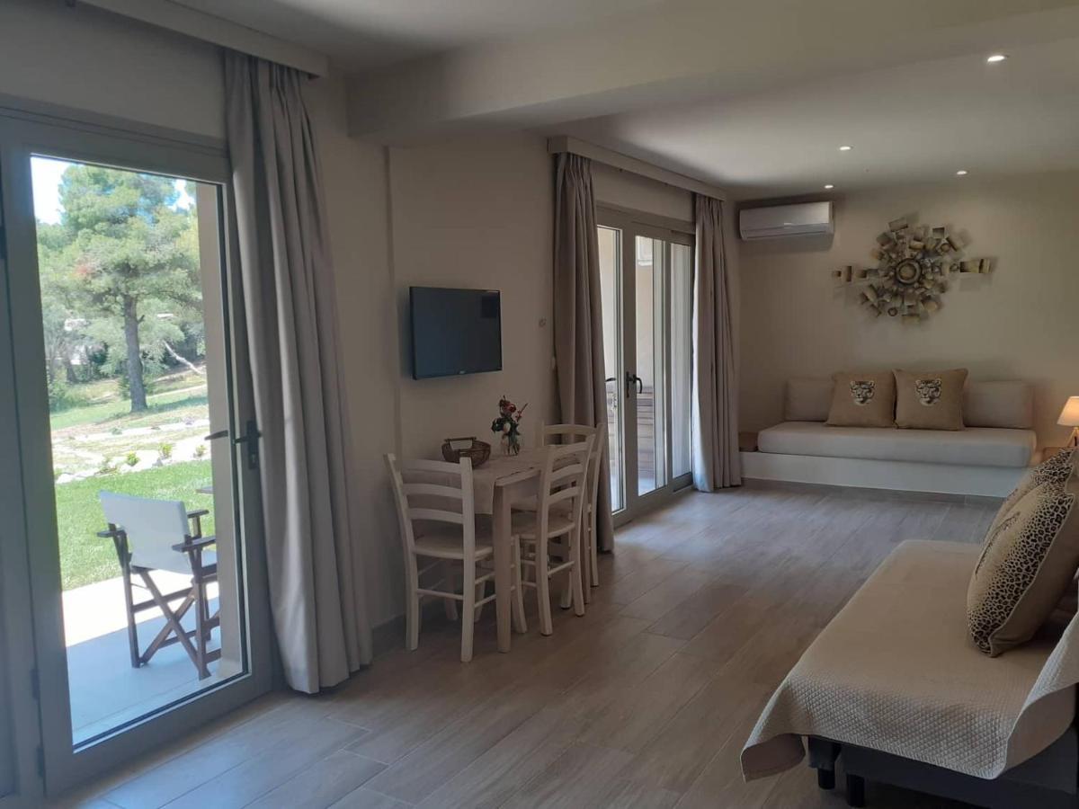 Forest Resort Suites Skiathos Troulos Bagian luar foto