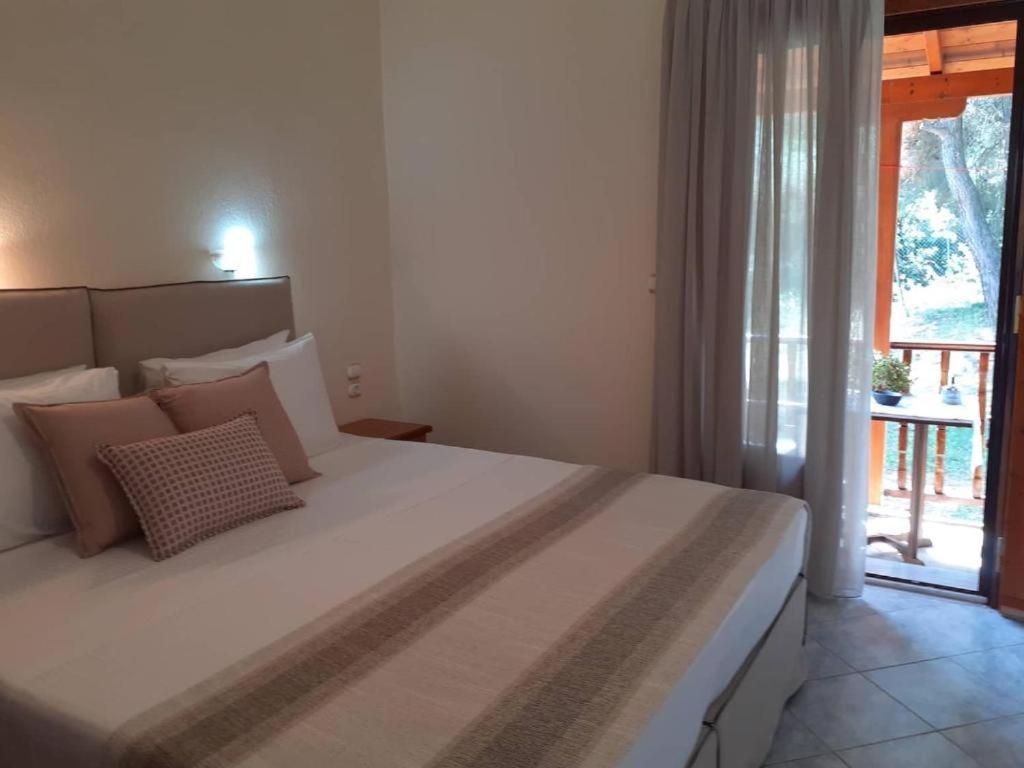 Forest Resort Suites Skiathos Troulos Bagian luar foto